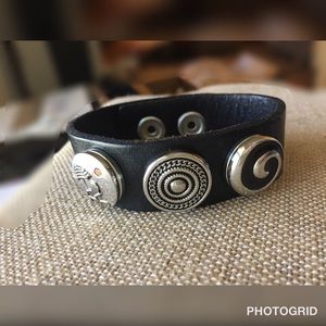 Unisex Ginger Snap Black Leather Bracelet.